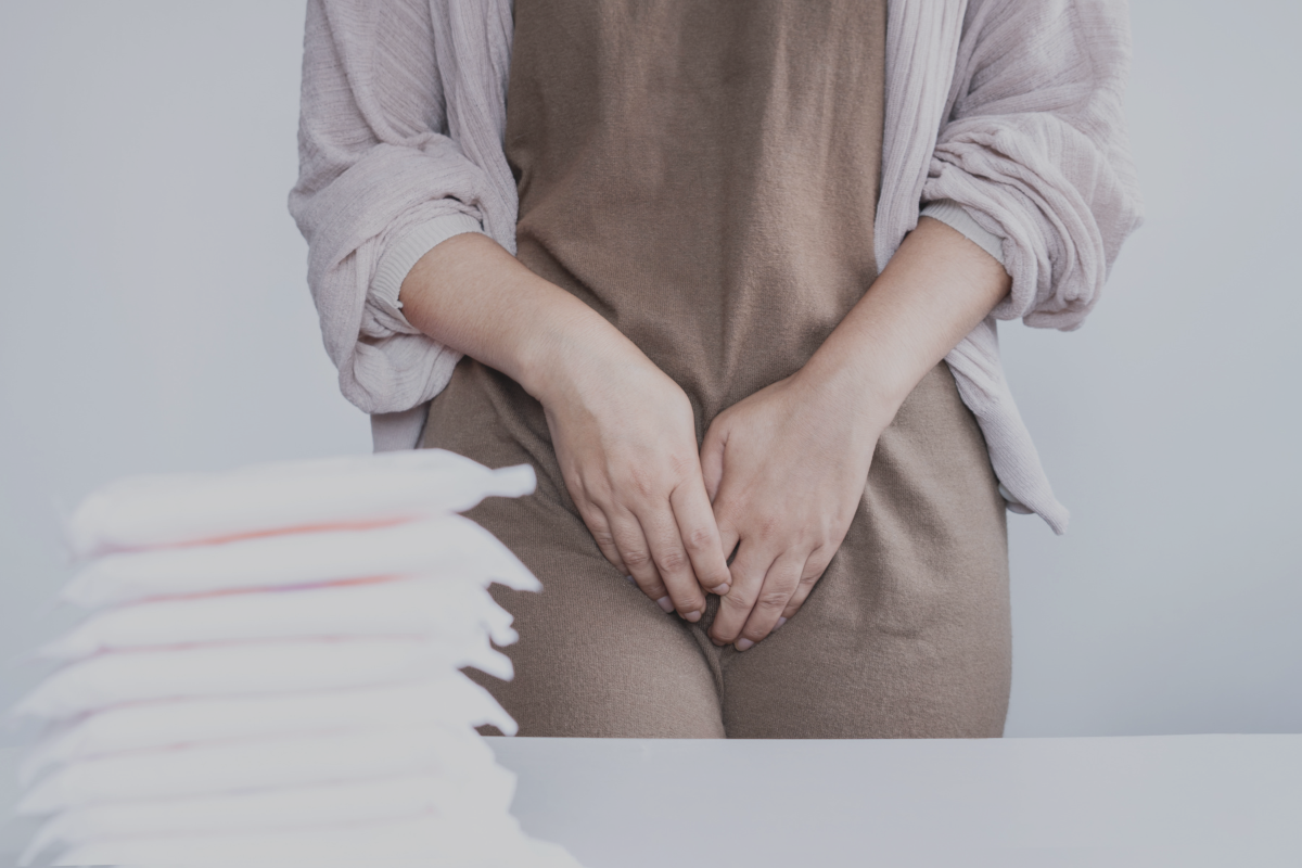 É normal ter corrimento vaginal durante o ciclo menstrual?